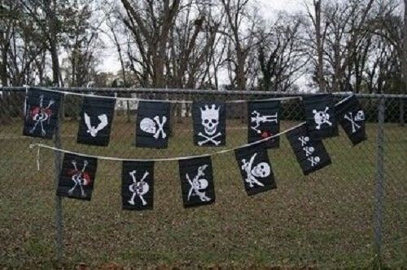 Pirate Bunting 12"x18" Jolly Roger 20+ Feet long mixed designs 12 flags sewn on a 20+ foot header string