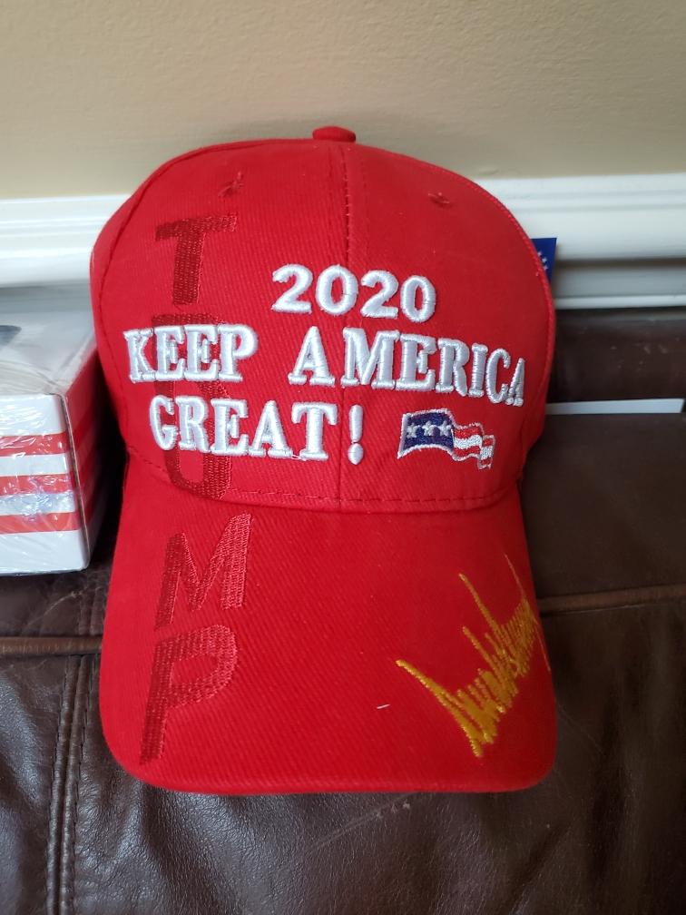 2020 KEEP AMERICA GREAT!  RED CAP GOLD SIGNATURE TRUMP ORIGINAL MAGA HAT